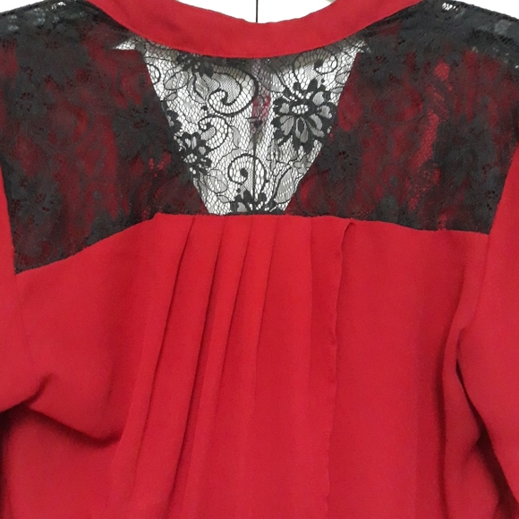 Women's Slit Back Blouse - Picture 4 of 8